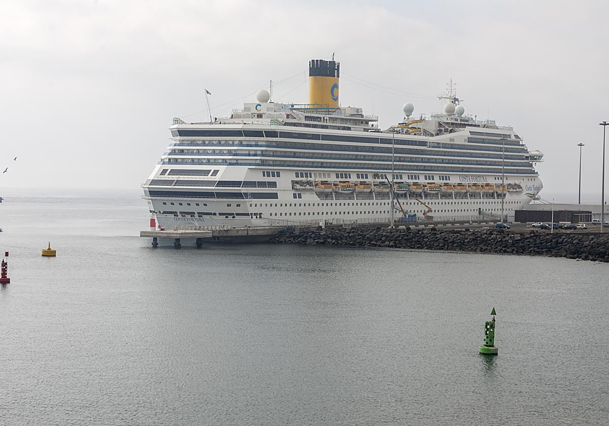 Dique de cruceros, en las proximidades del muelle deportivo.