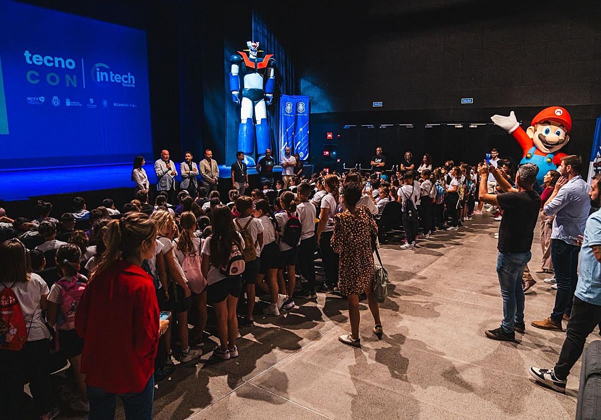 Imagen del cartel TecnoCon.