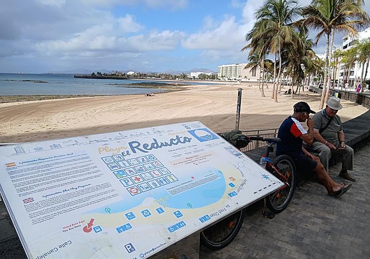 Cartel playero, sin aviso de prohibición, a diferencia de días atrás.