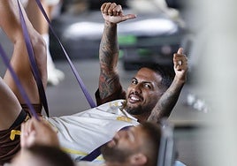 Jonathan Viera, sonriente, durante una sesión de gimnasio en la Ciudad Deportiva.