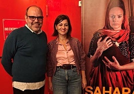 Mario Vega junto a la ministra Sira Rego, en el estreno en Madrid.