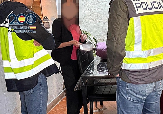 Detenida en Tenerife por estafar más de 20.000 euros a 50 personas con la venta de seguros falsos
