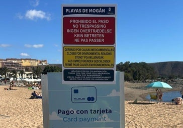 Mogán mantiene cerradas al baño nueve de sus playas por el vertido