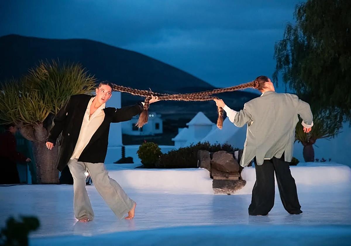 Imagen principal - Traslación cierra su edición más comprometida con una gala solidaria a favor de Adislan