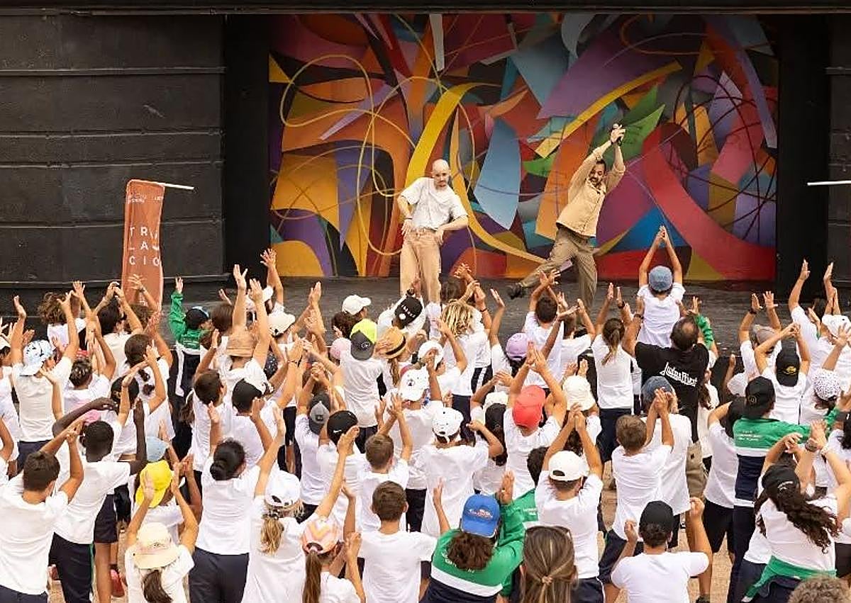 Imagen secundaria 1 - Traslación cierra su edición más comprometida con una gala solidaria a favor de Adislan