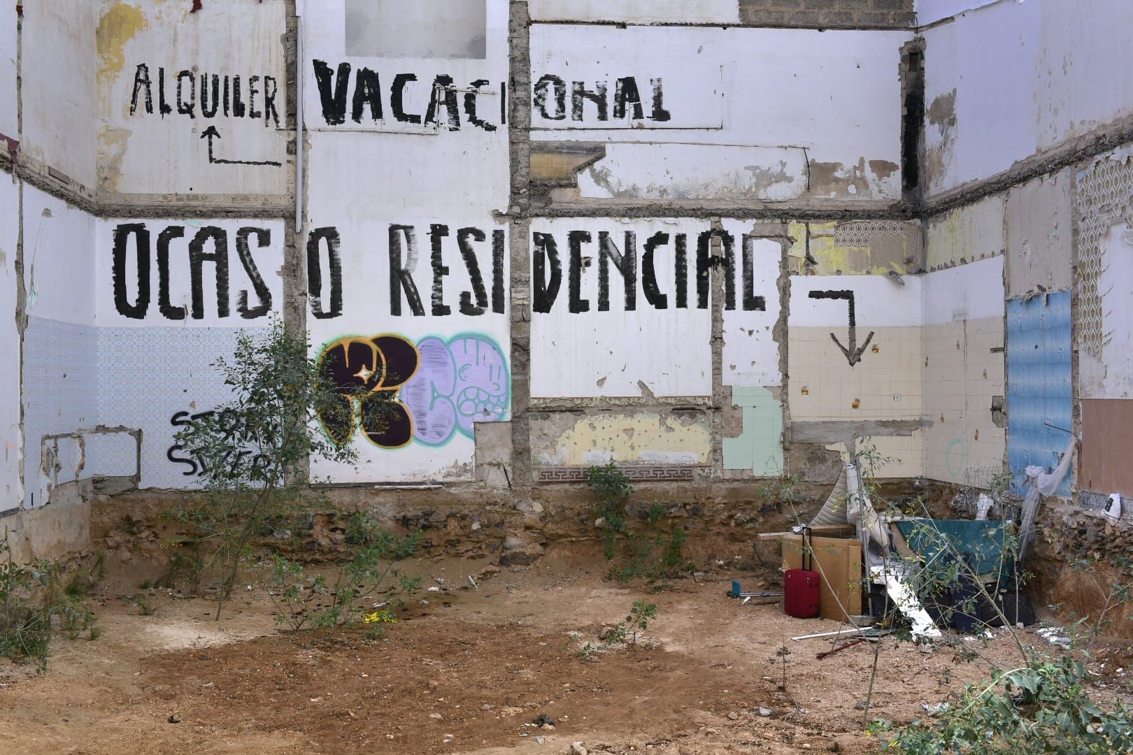 Basura, suciedad y dejadez en la calle Italia