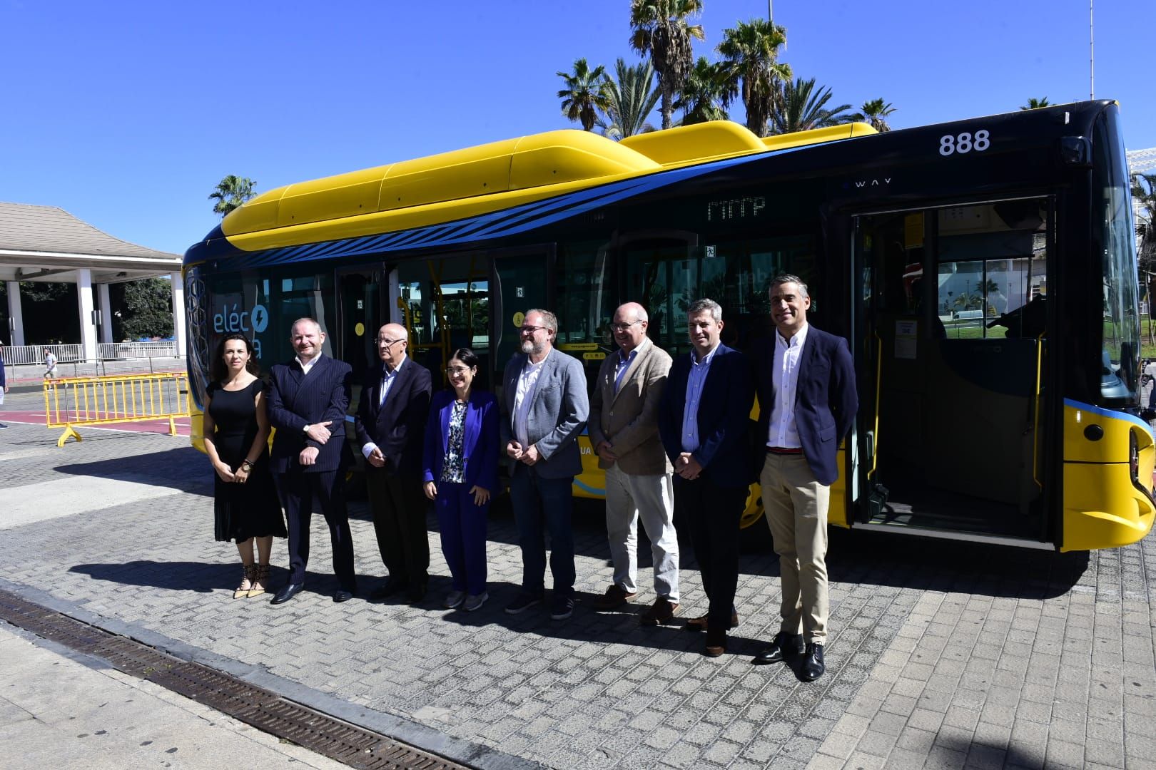 La presentación de las nuevas guaguas, en imágenes