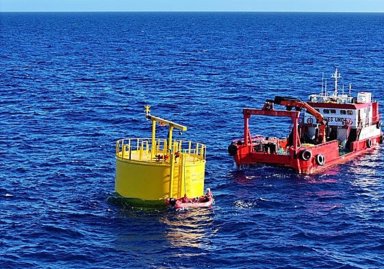 La estructura flotante Don, en el banco de ensayos de Plocan en Telde.