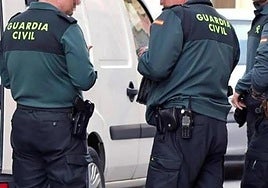 Imagen de archivo de tres agentes de la Guardia Civil.