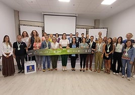 Imagen de los premiados en la Binter NightRun junto con las autoridades y patrocinadores.