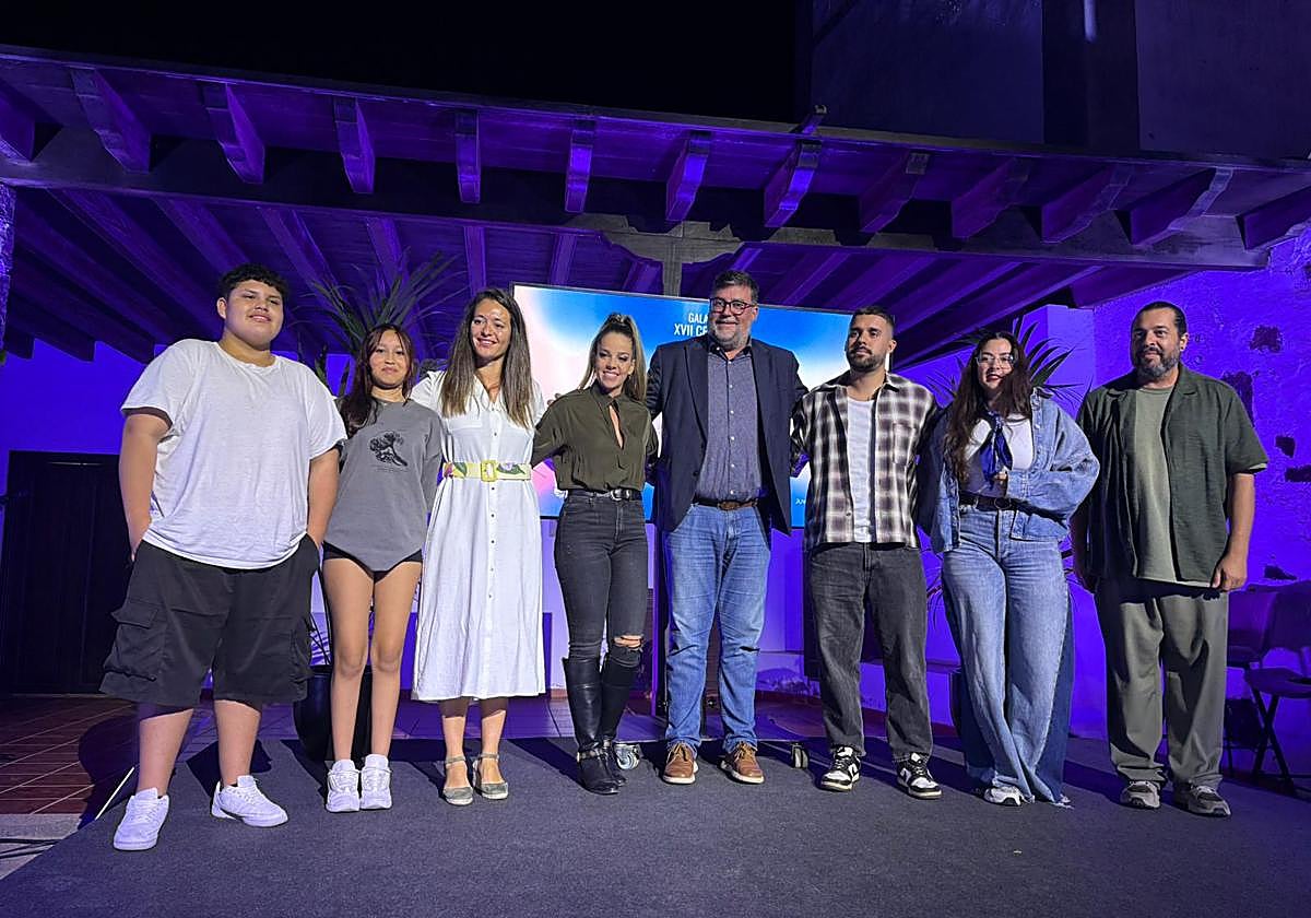 Ganadores, con autoridades de San Bartolomé.