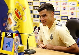 El jugador de la UD Las Palmas, Ale García, en rueda de prensa.