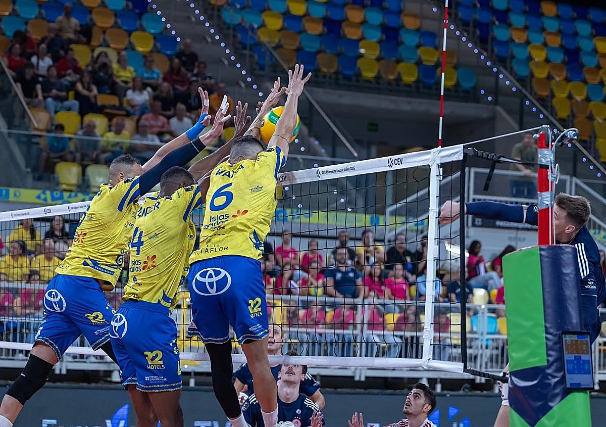 Imagen secundaria 1 - El CV Guaguas borra al Olympiacos y pide otra ronda de Champions (3-0)