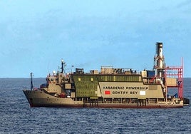 Imagen de un buque de la misma empresa la pasada semana en el puerto de Las Palmas. El que se prevé en La Luz tendrá seis chimeneas.