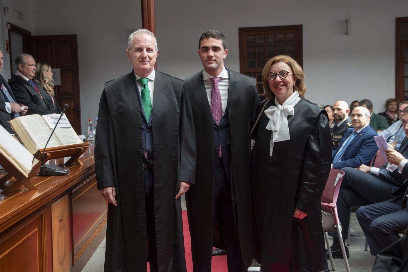 La jura de su profesión de los letrados en el Colegio de Abogados de Las Palmas, en imágenes
