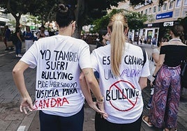 Imagen de la concentración contra el bullying celebrada el 28 de octubre, la muerta de Sandra Peña.