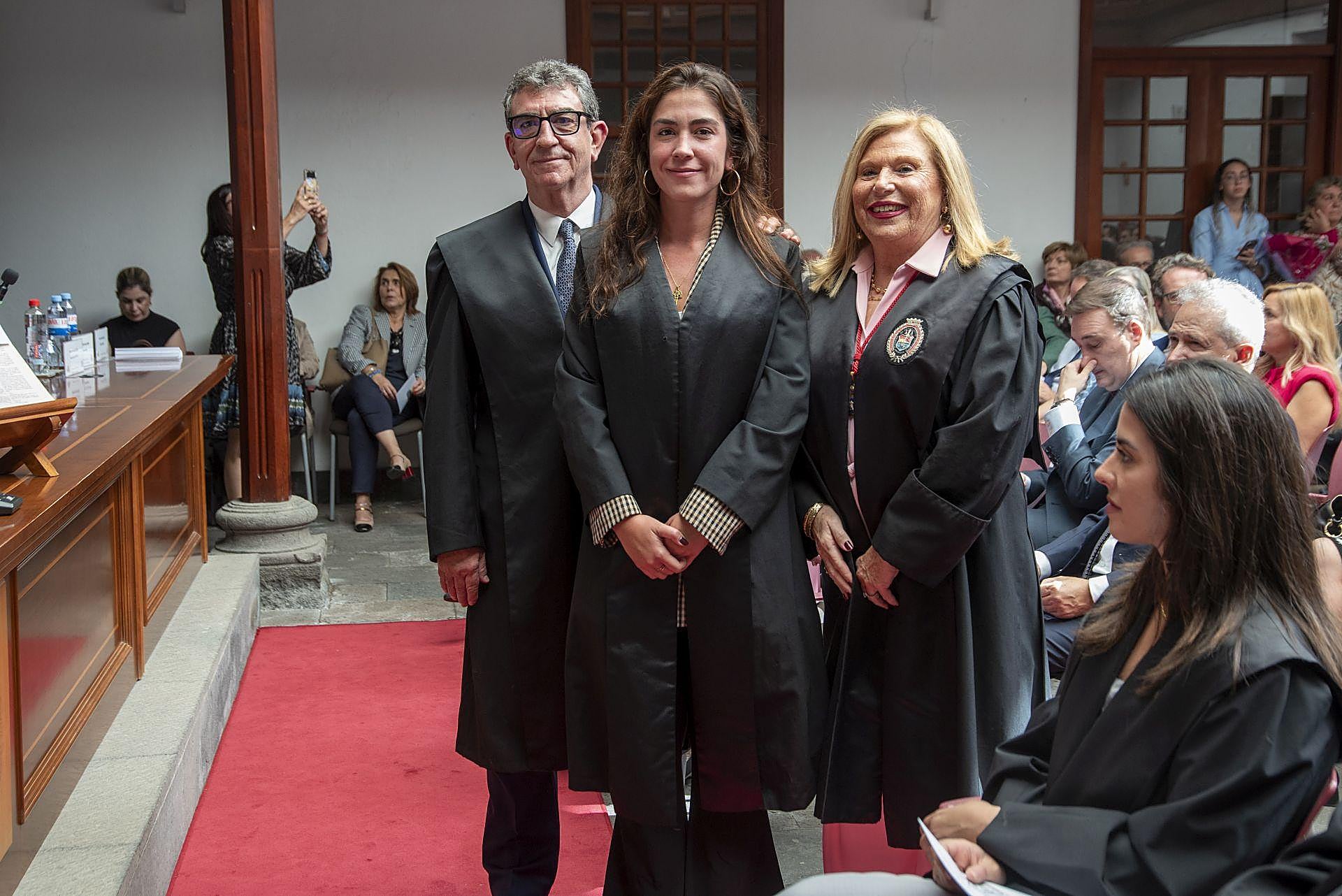 La jura de su profesión de los letrados en el Colegio de Abogados de Las Palmas, en imágenes