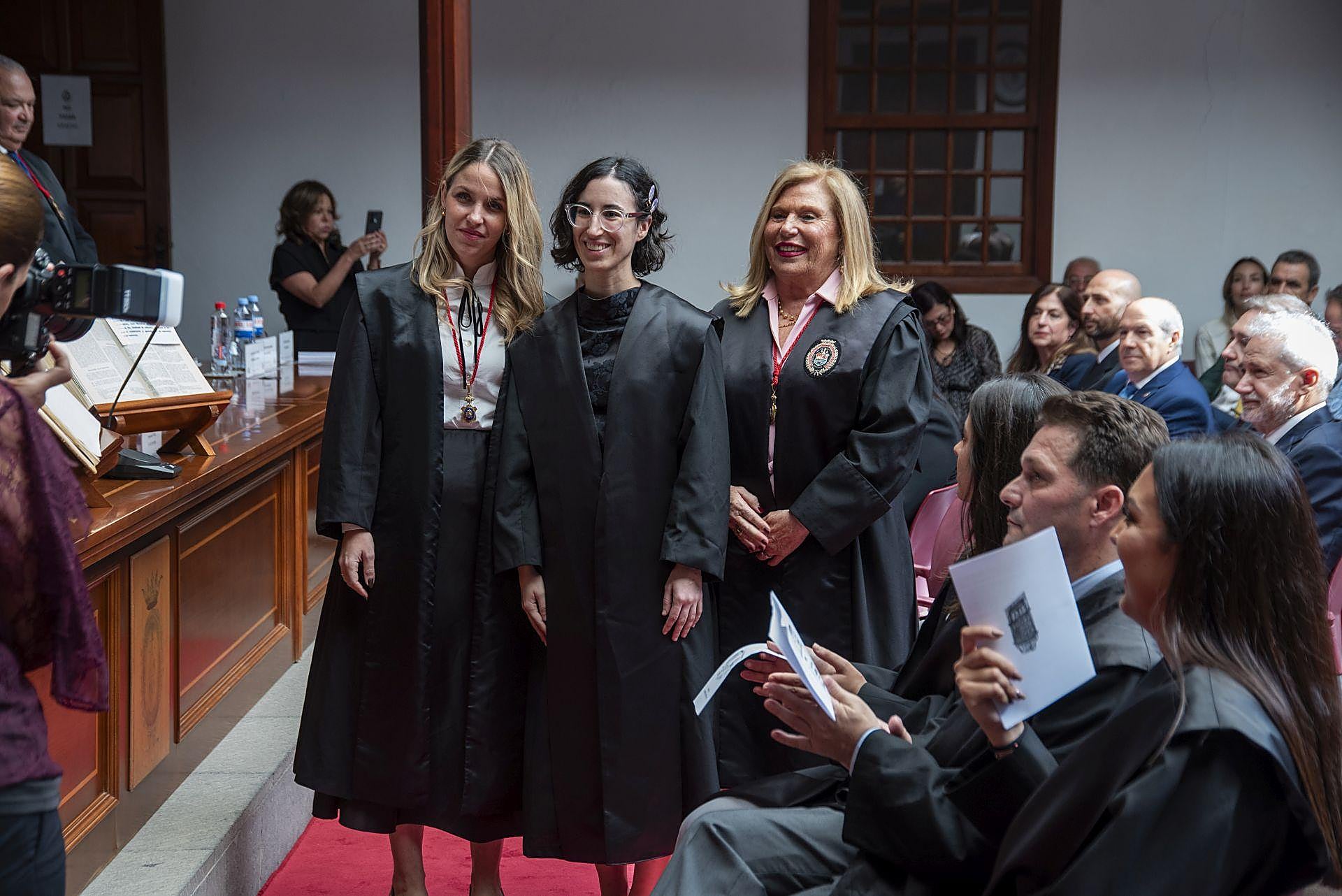 La jura de su profesión de los letrados en el Colegio de Abogados de Las Palmas, en imágenes