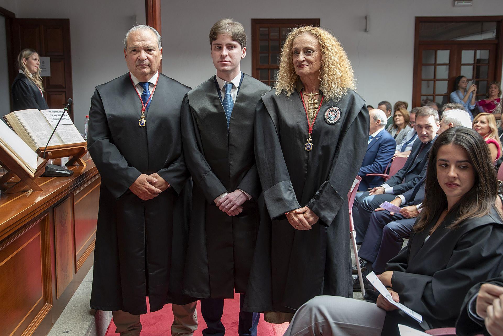 La jura de su profesión de los letrados en el Colegio de Abogados de Las Palmas, en imágenes