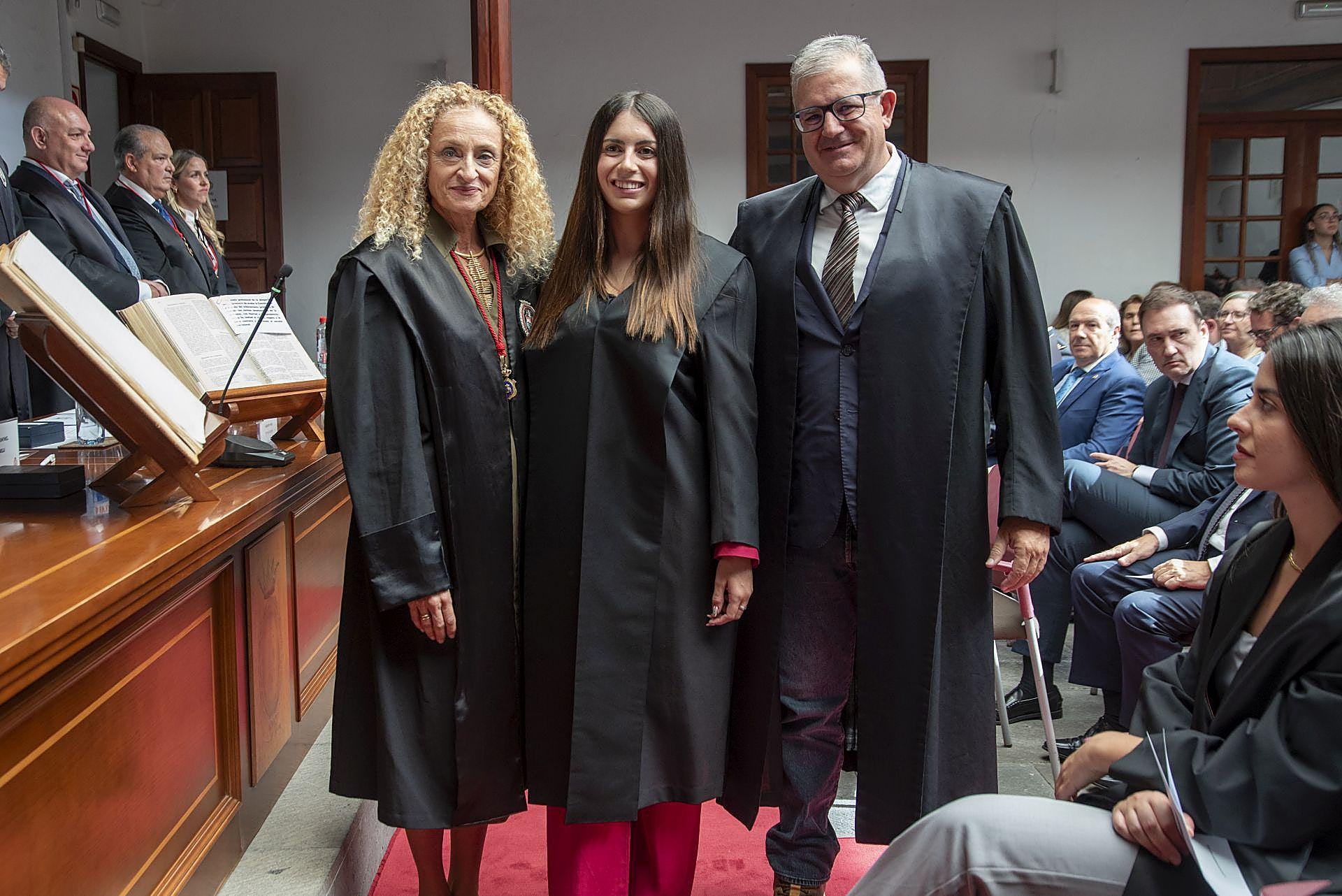 La jura de su profesión de los letrados en el Colegio de Abogados de Las Palmas, en imágenes