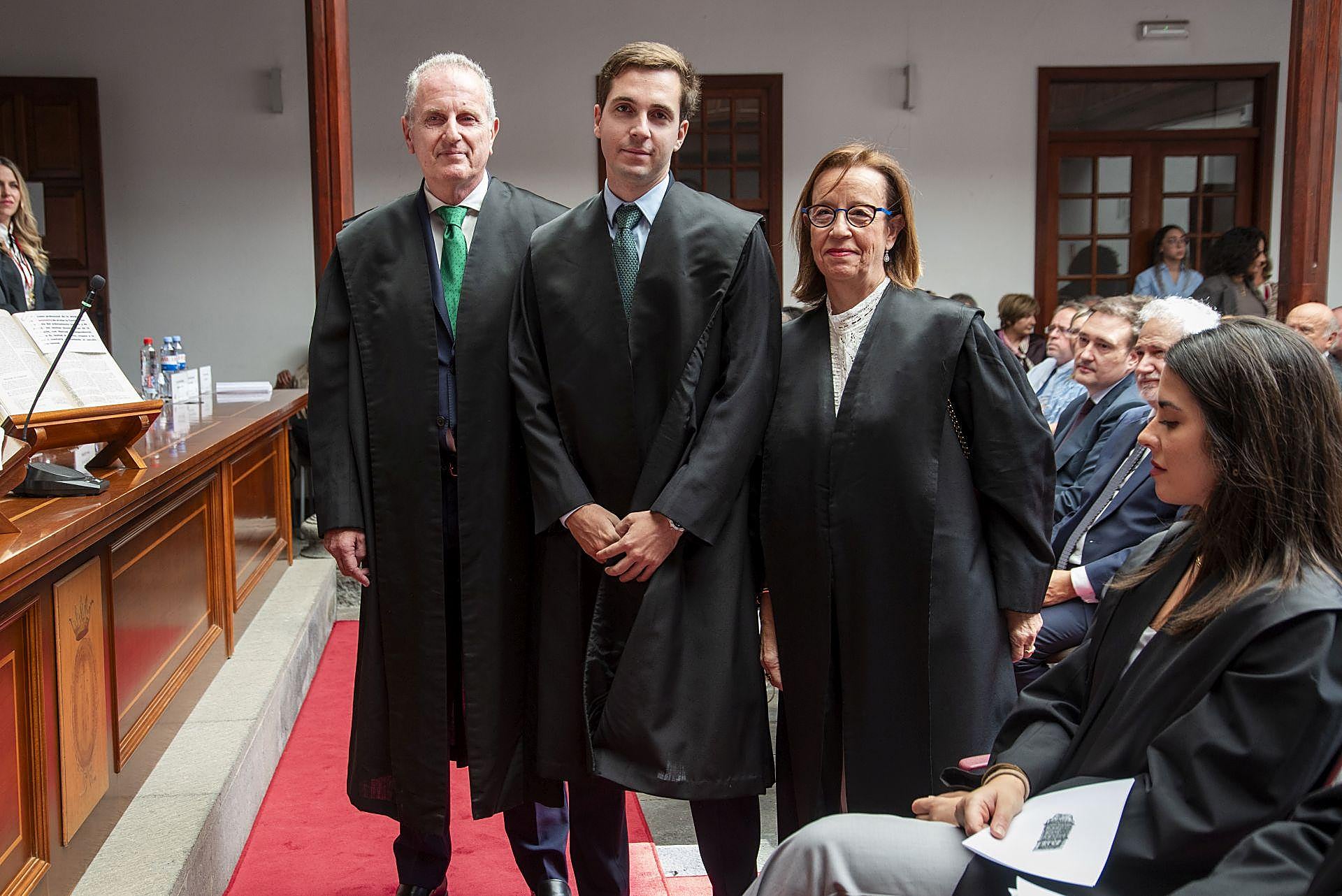 La jura de su profesión de los letrados en el Colegio de Abogados de Las Palmas, en imágenes