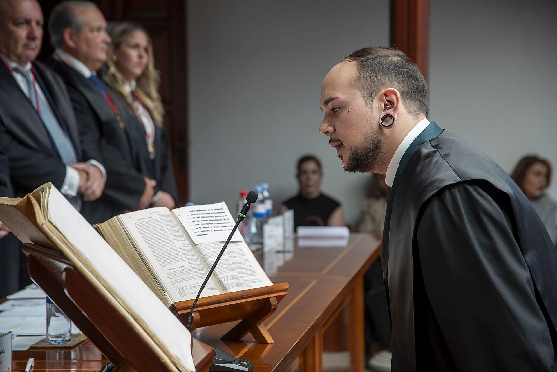 La jura de su profesión de los letrados en el Colegio de Abogados de Las Palmas, en imágenes