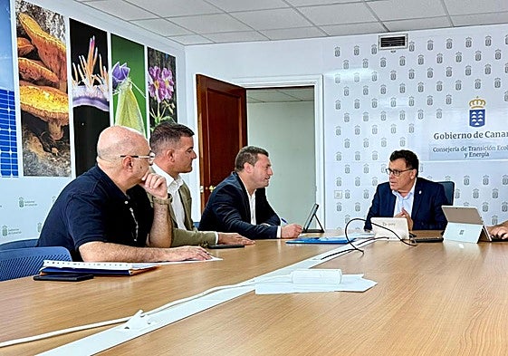 Encuentro de representantes del Consistorio de Yaiza y del Gobierno canario.