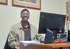 Junior Joel Payán trabaja como recepcionista en el Convento de las Dominicas (Teror) gracias a una empresa de inserción laboral de la Asociación Incluye.