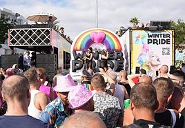 La tradicional Pride Walk en la actual edición del Winter Pride Maspalomas.