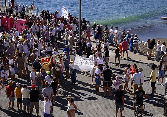 Personas manifestándose en Telde esta mañana