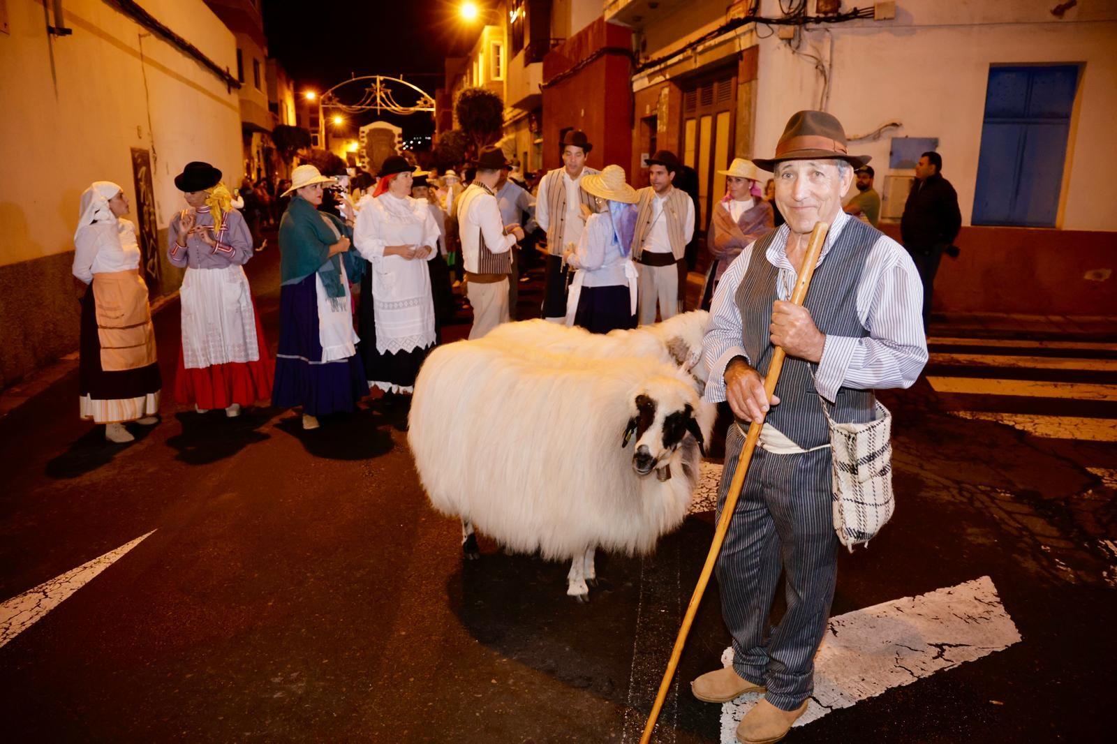 Miles de personas salen de romería en honor a San Gregorio