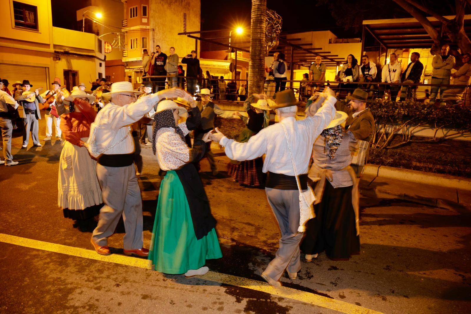 Miles de personas salen de romería en honor a San Gregorio