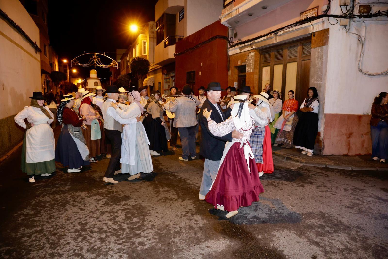 Miles de personas salen de romería en honor a San Gregorio