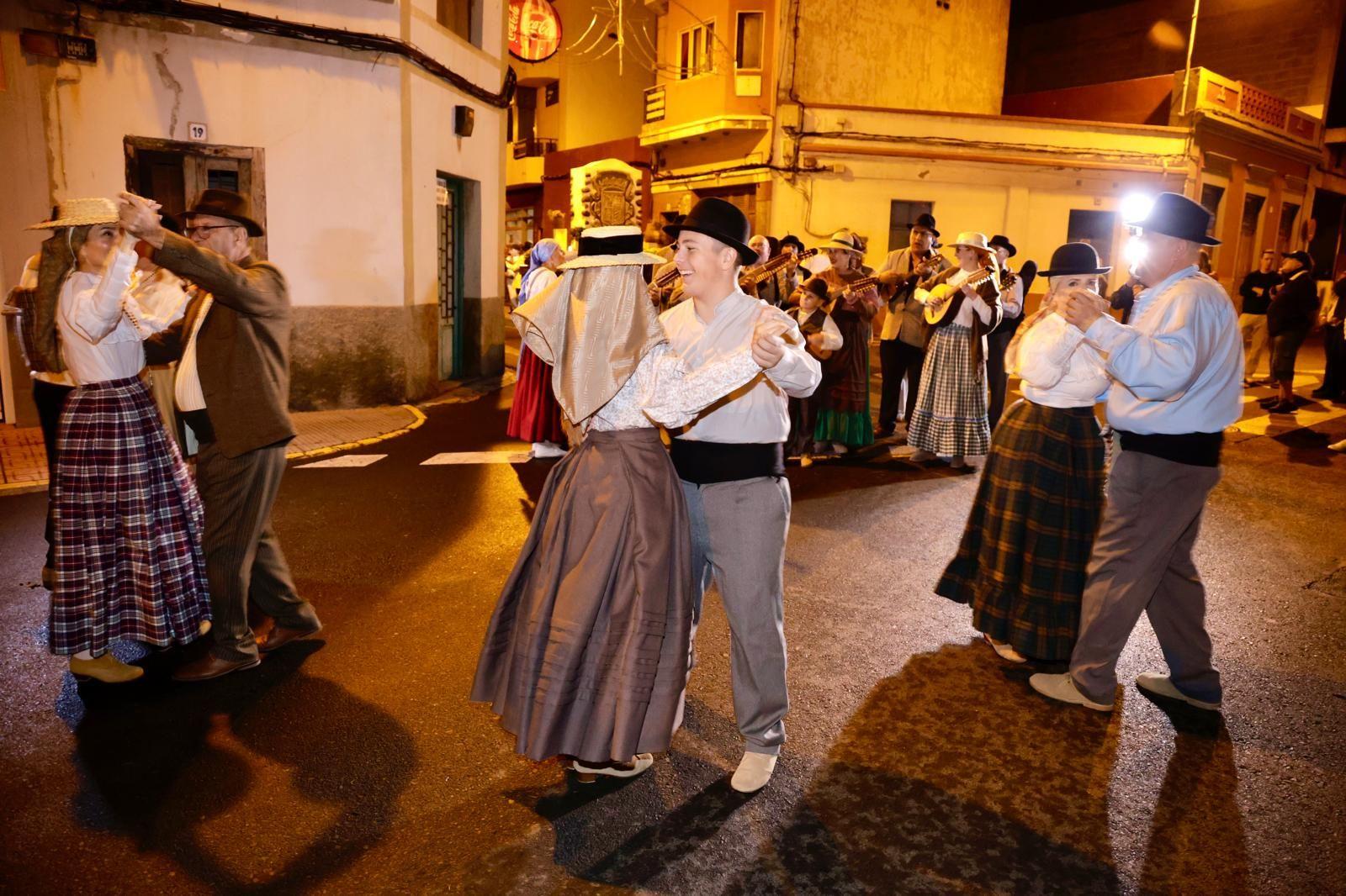 Miles de personas salen de romería en honor a San Gregorio