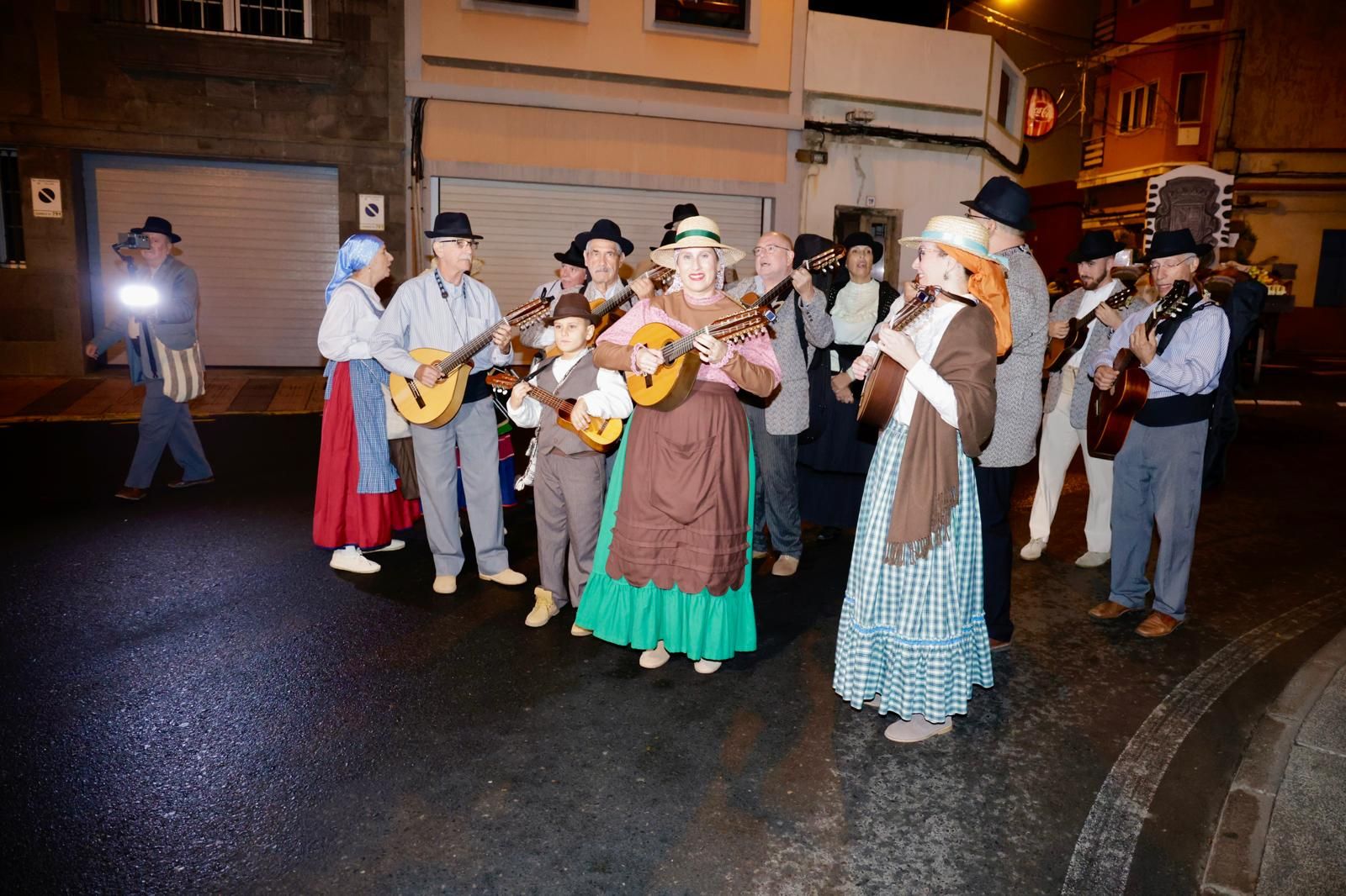 Miles de personas salen de romería en honor a San Gregorio