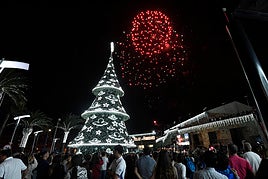 Imagen del árbol navideño en el Centro Comercial Las Arenas.