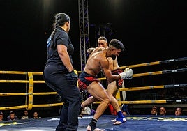 Imagen de una velada anterior con dos competidores en acción.