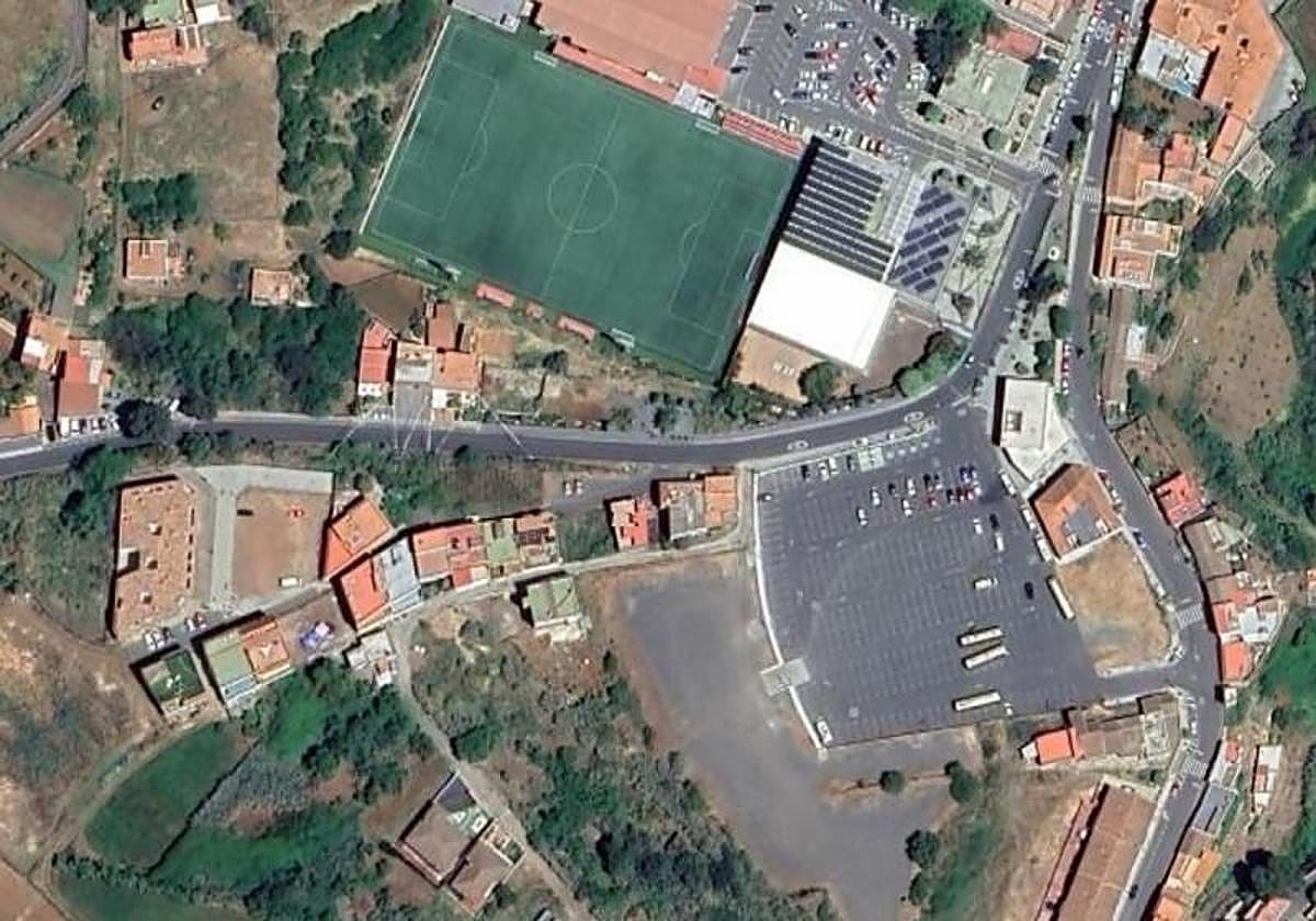 Vista aérea de la explanada para aparcar en Hoya Viciosa.