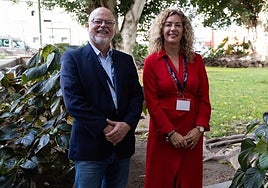 Germán Gallardo, decano de la Facultad de Educación de la ULPGC (i), y Lidia Herrera, presidenta de la Conferencia de Decanos y Decanas.