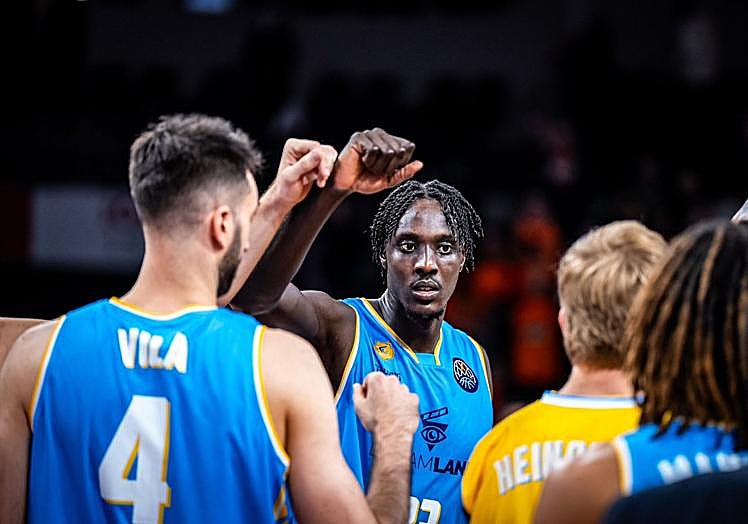 Kuath, celebrando el triunfo en Francia.