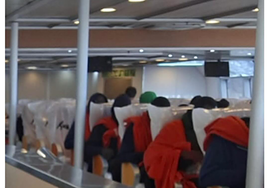 Captura de pantalla de la foto de IG de un traslado en barco de migrantes desde El Hierro a Tenerife.