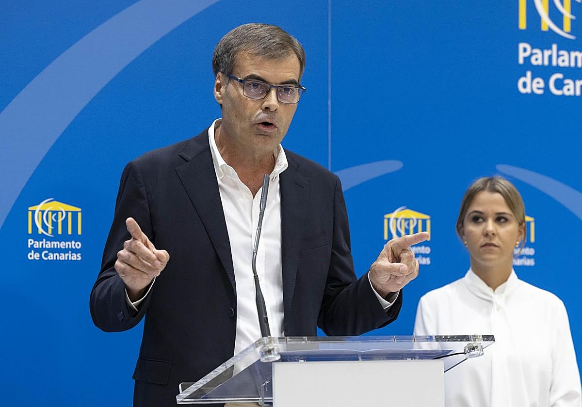 Fernando Enseñat y Jennifer Curbelo valorarán las responsabilidades políticas que aprecian en la compra de material sanitario por parte del Gobierno de Canarias.