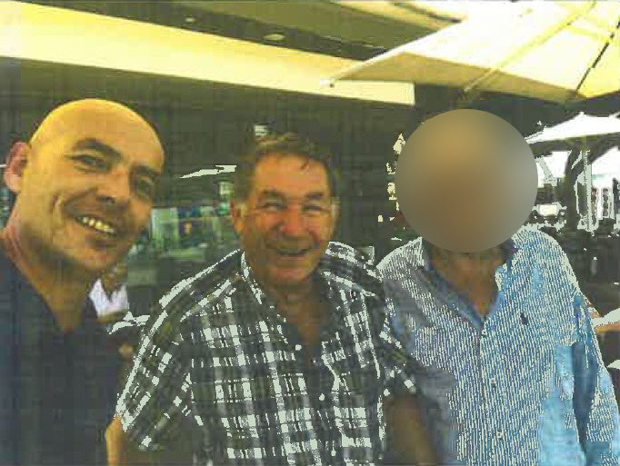 Dos de los investigados, Miguel Ángel Padrón y Felipe Guerra González, al lado de una tercera persona.