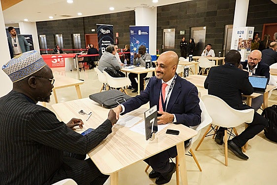 Momento de la primera jornada de Africagua 2025, que contó con la presencia del embajador senegalés Ibrahim Al Khalil Seck y el secretario de Gambia, Lamin Camara.