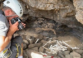 El arqueólogo Pedro Sosa estudia la evolución de las prácticas funerarias de la sociedad aborigen del norte de Gran Canaria
