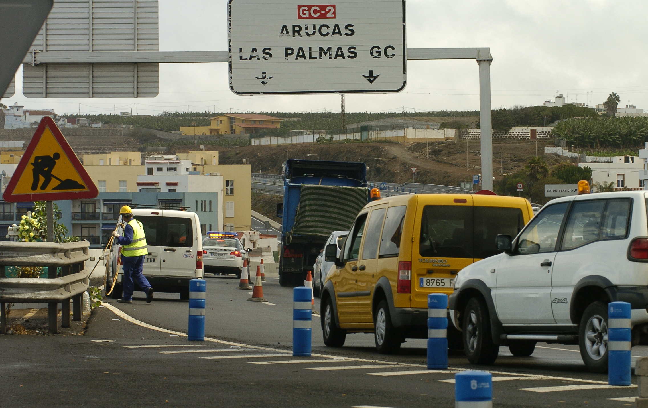 Carril cortado en la carretera del norte de Gran Canaria.