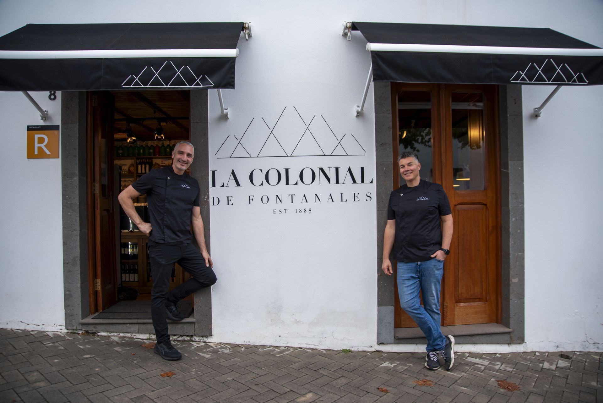 Marco Martel y Miguel Rabassó, a las puertas de su restaurante.