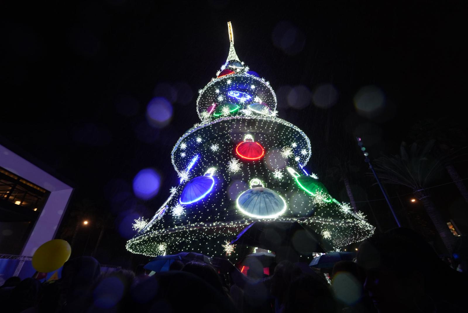 El encendido de las luces de navidad de Las Arenas, en imágenes