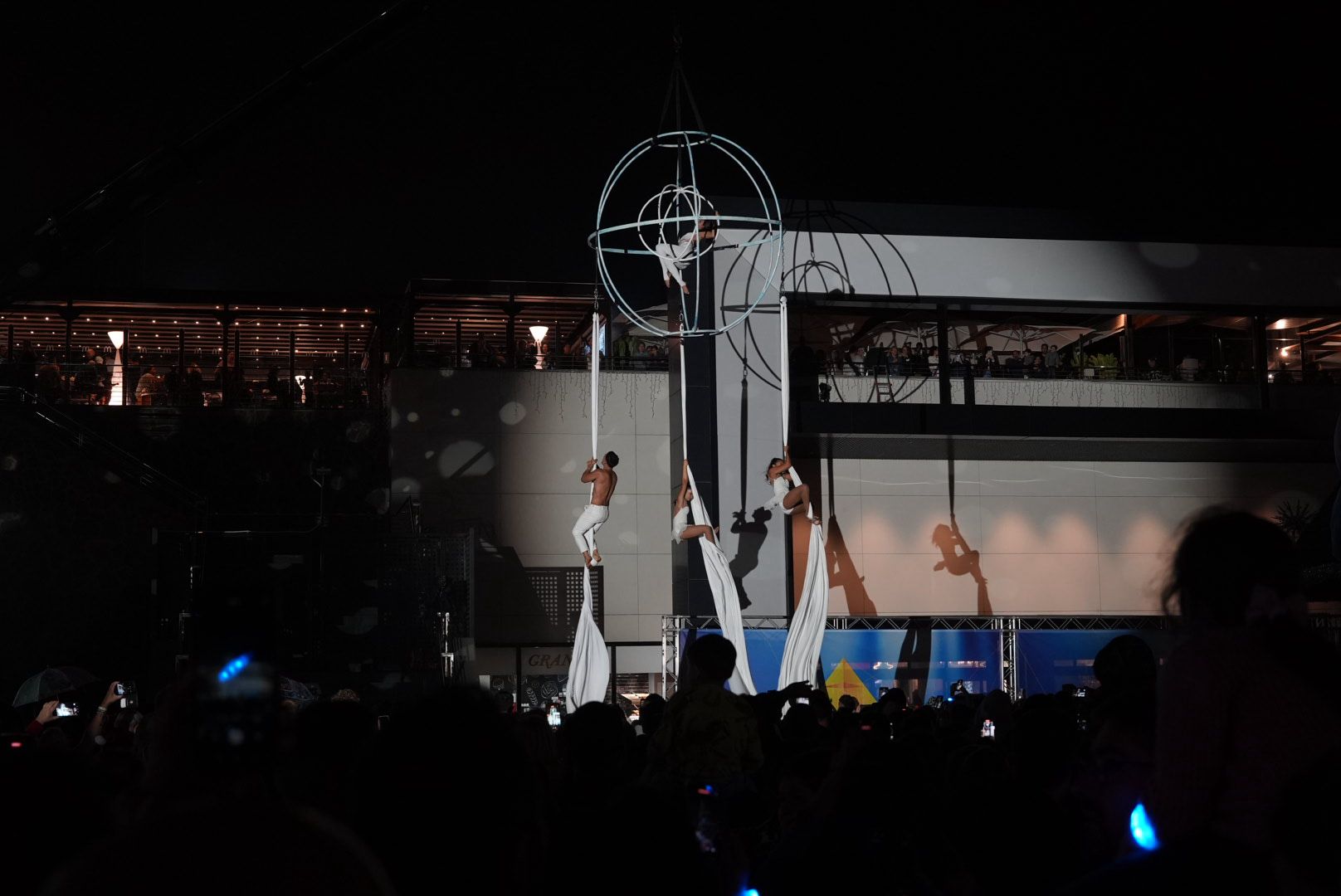 El encendido de las luces de navidad de Las Arenas, en imágenes