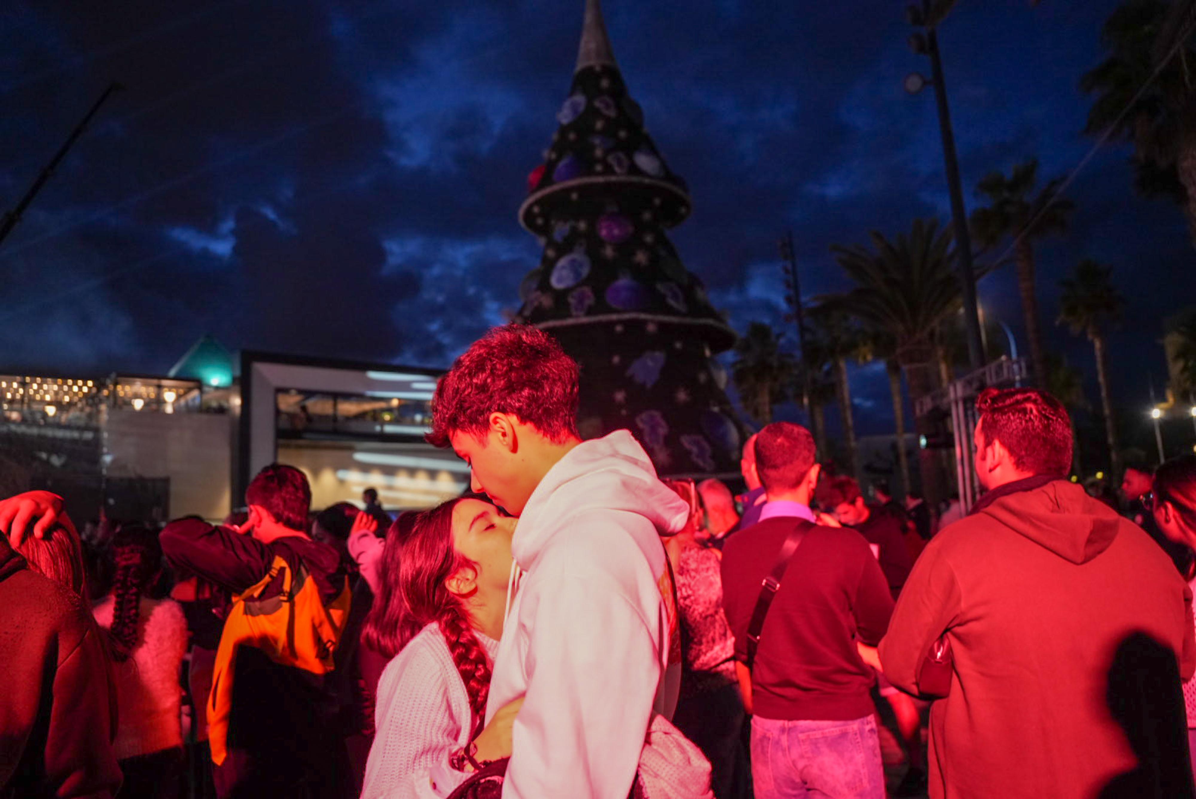 El encendido de las luces de navidad de Las Arenas, en imágenes